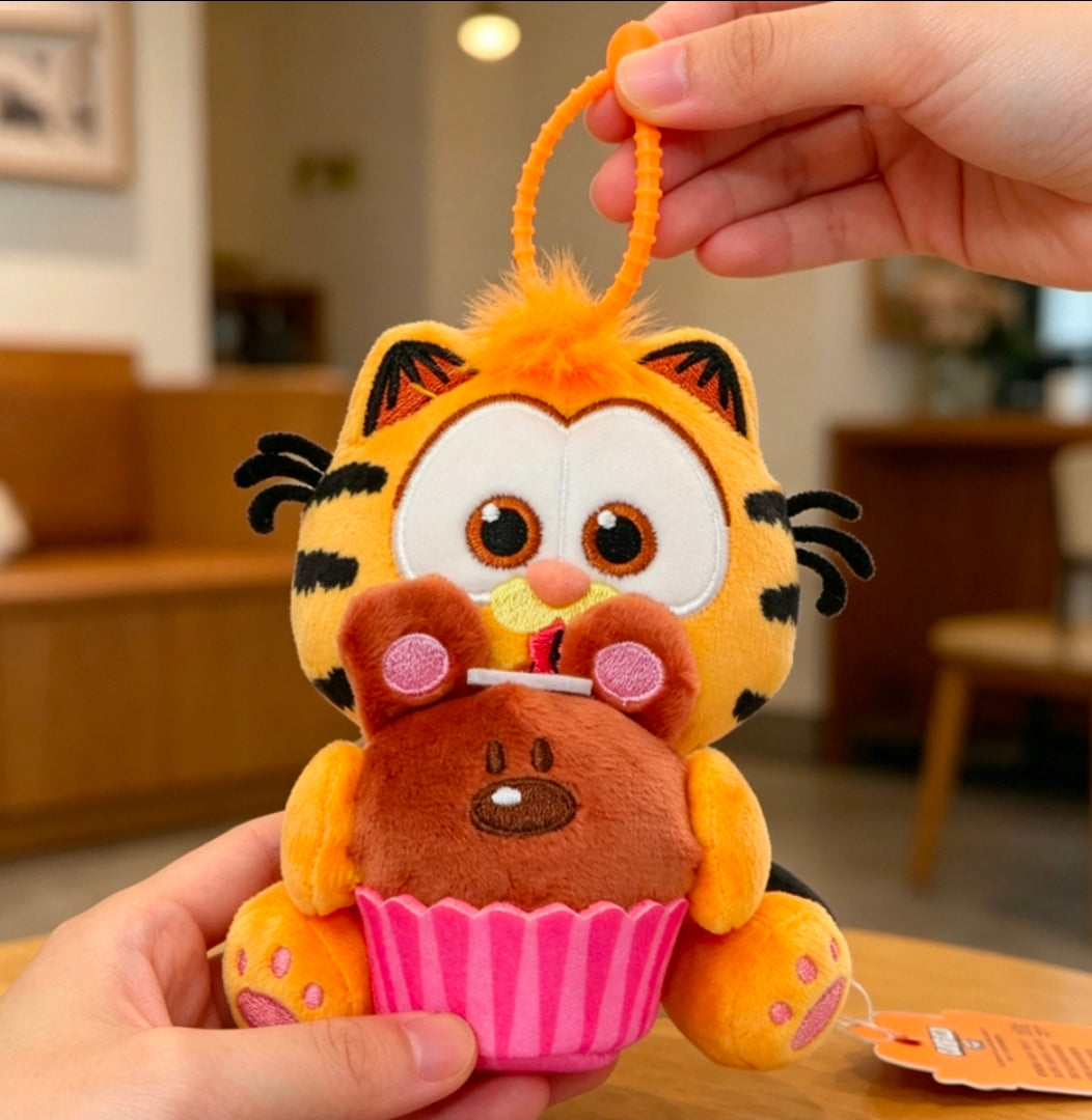 Garfield & Pooky Bear Cupcake Plush Keychain Clip NEW