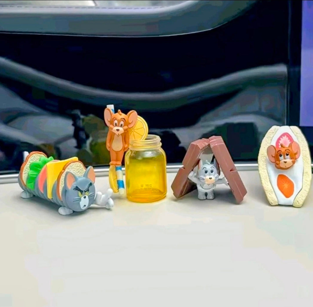 Mini Tom and Jerry food figures with character heads in jars and chocolate pieces