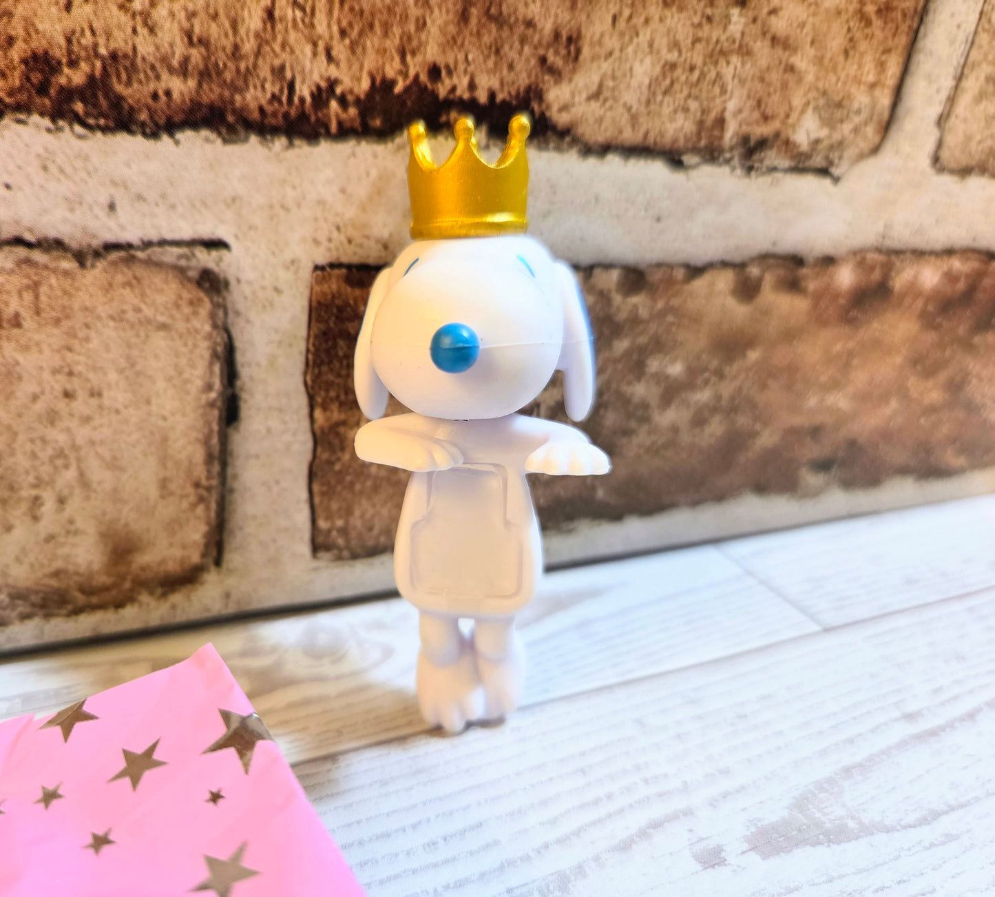Snoopy Hippers King Snoopy Metallic Gold Crown Peanuts Sonny Angel Mini Figure