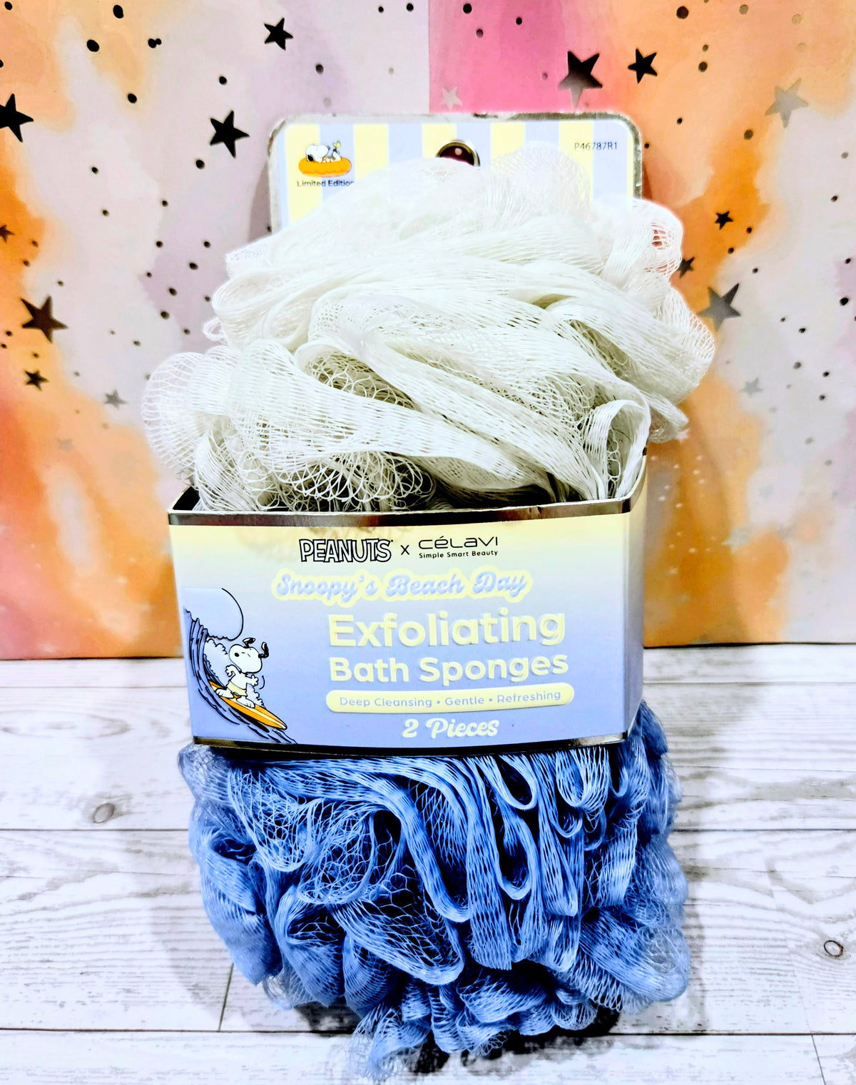 Celavi Snoopy beach day exfoliating bath sponge set in display box, white and blue
