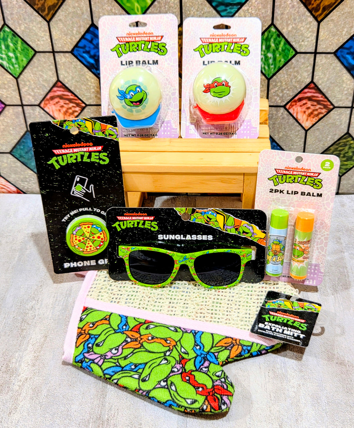 Teenage Mutant Ninja Turtles 7-piece beauty set with sunglasses and lip balms