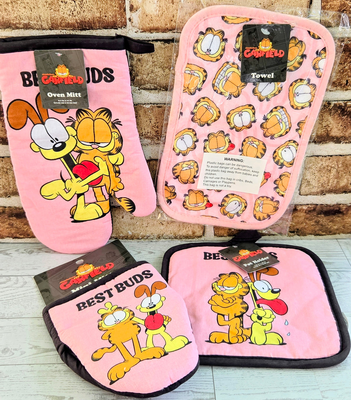 Pink Garfield and Odie oven mitts and towel pouch set with cartoon character prints