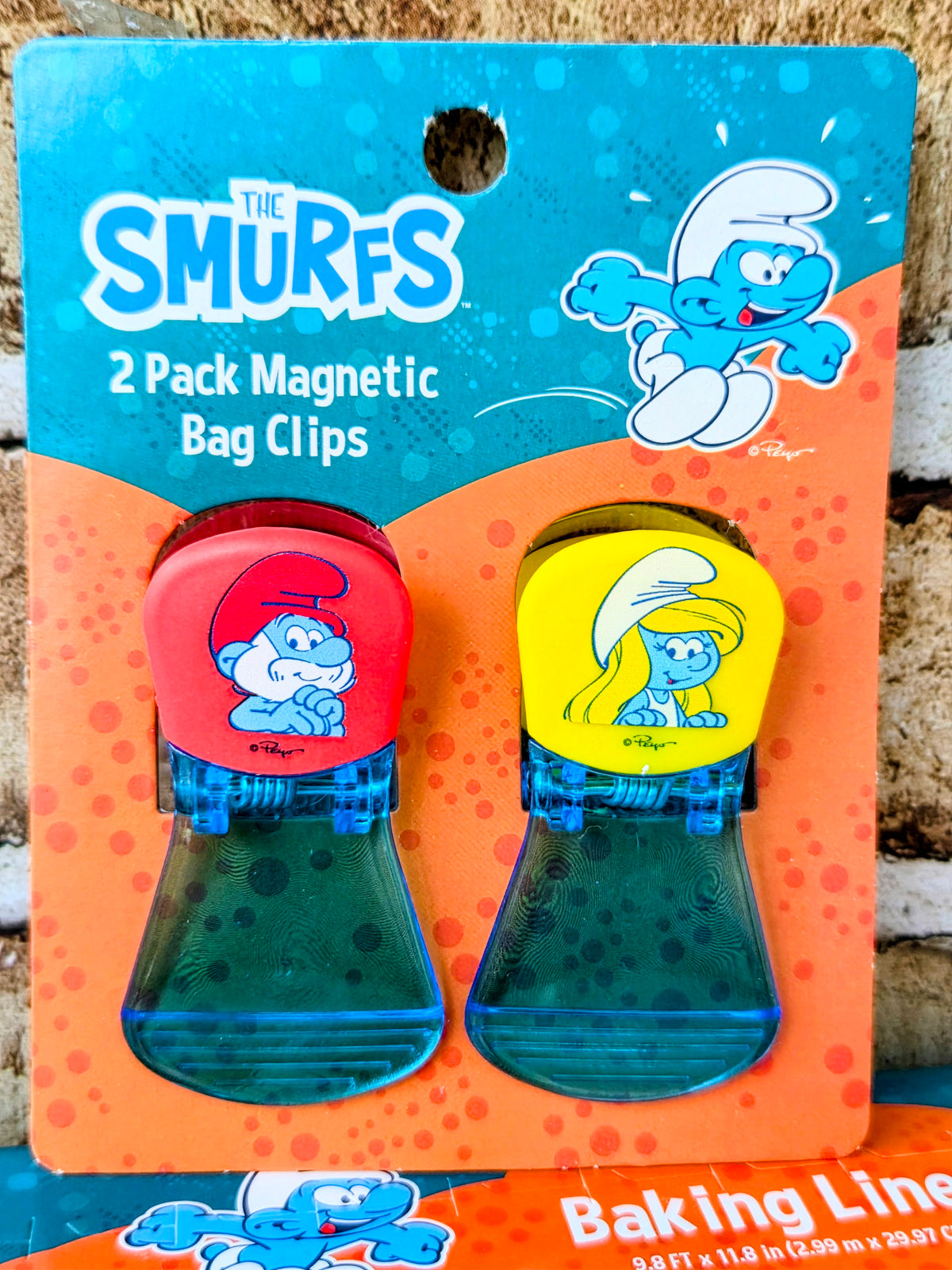 Smurfs 2-pack magnetic bag clips, red and yellow clips on blister card