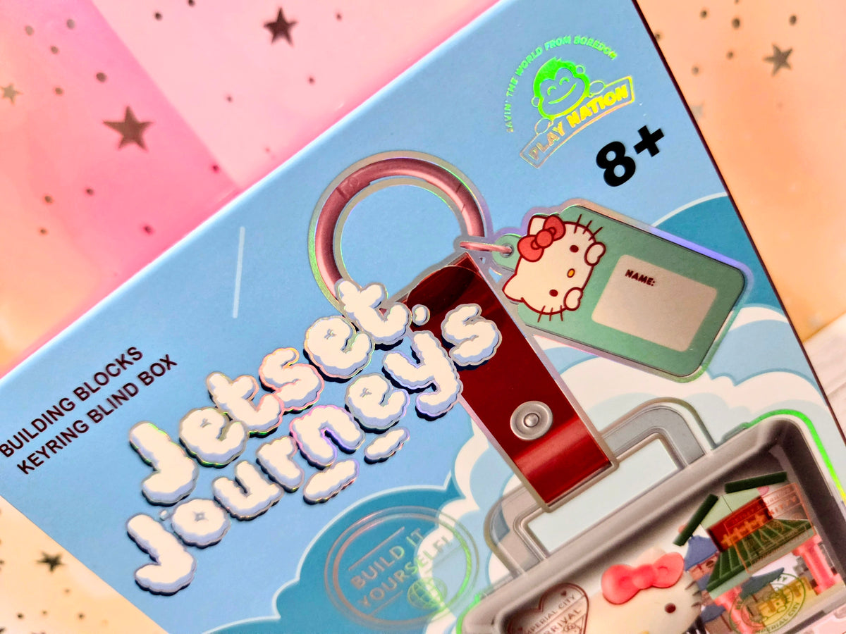Building block keychain box corner showing 8+ age rating and keychain package