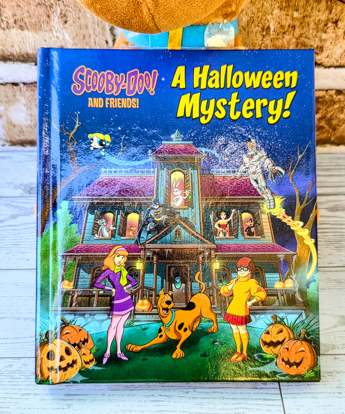 Scooby-Doo and Friends Halloween Mystery hardcover book cover