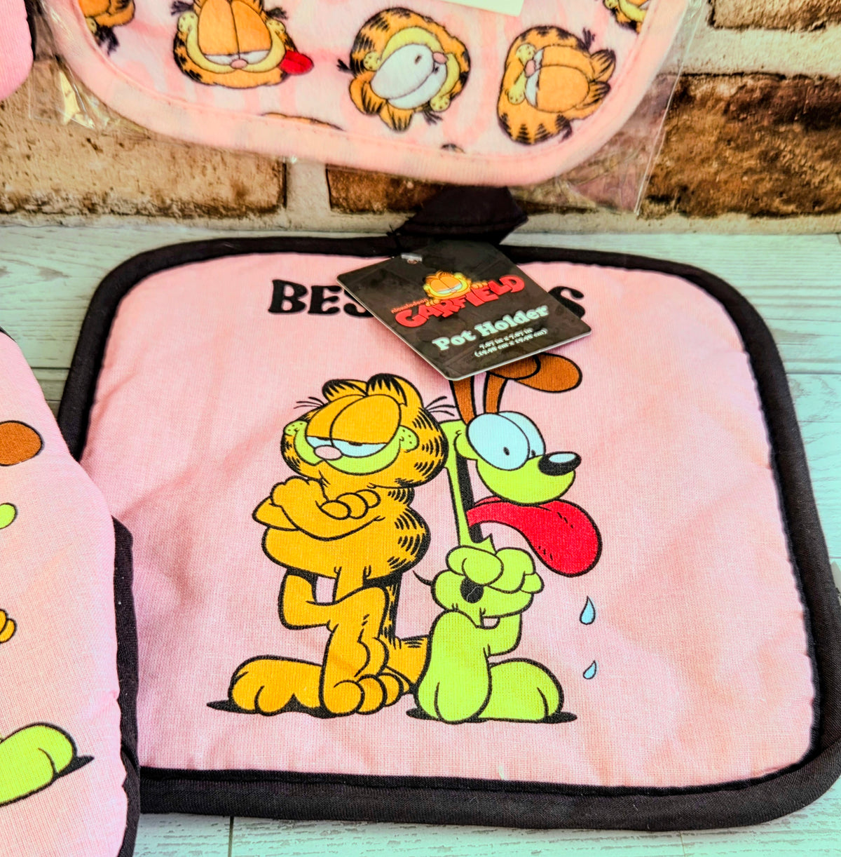 Pink Garfield & Odie mealtime towel with character graphic and black trim