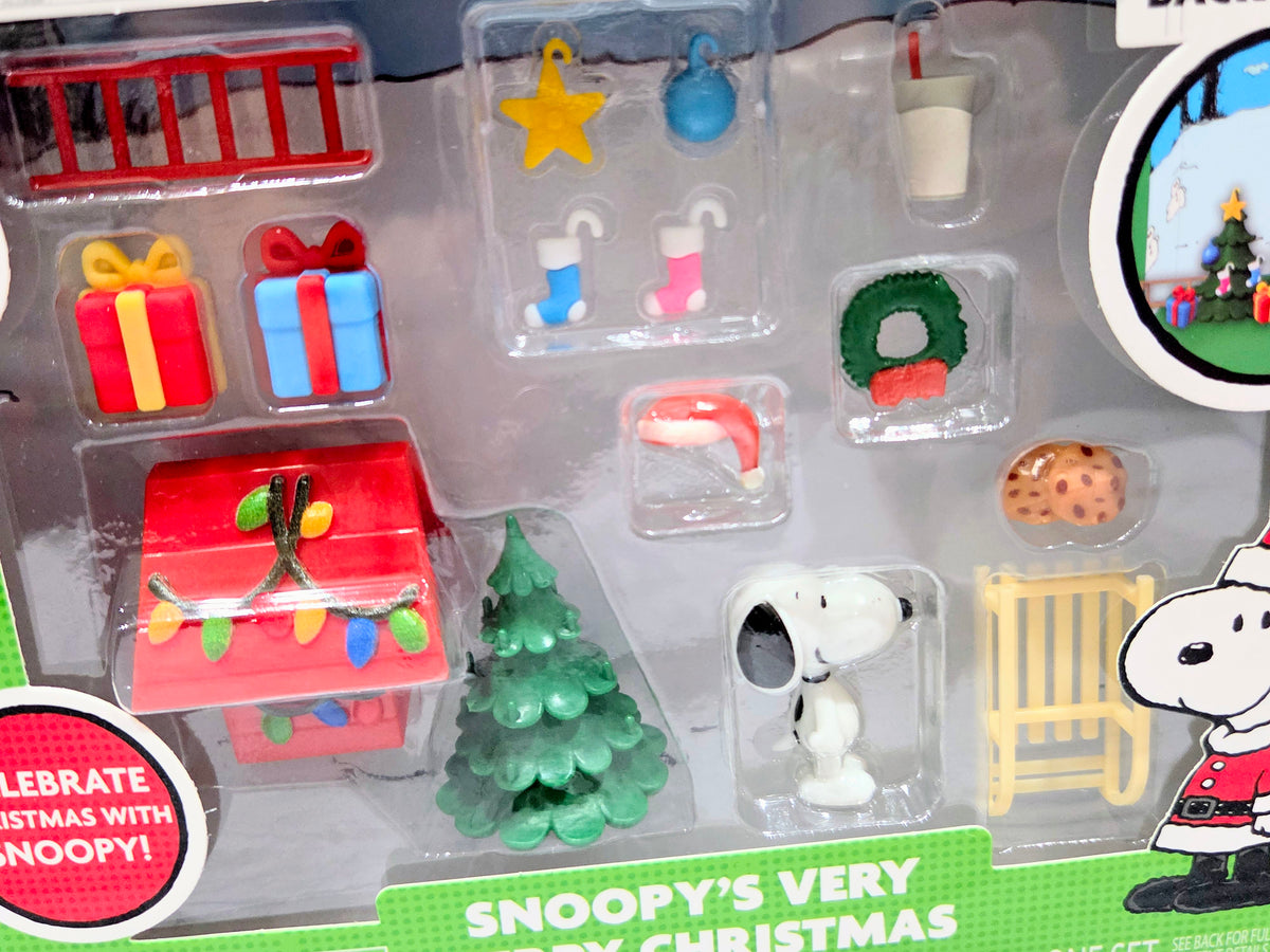 Peanuts Teeny Tinies Snoopy's Very Merry Christmas Mini Playset 14pc