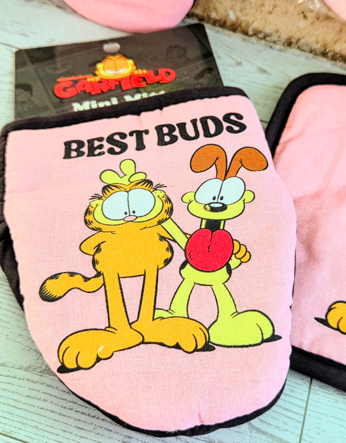 Pink Garfield and Odie towel with “Best Buds” graphic, black trim border