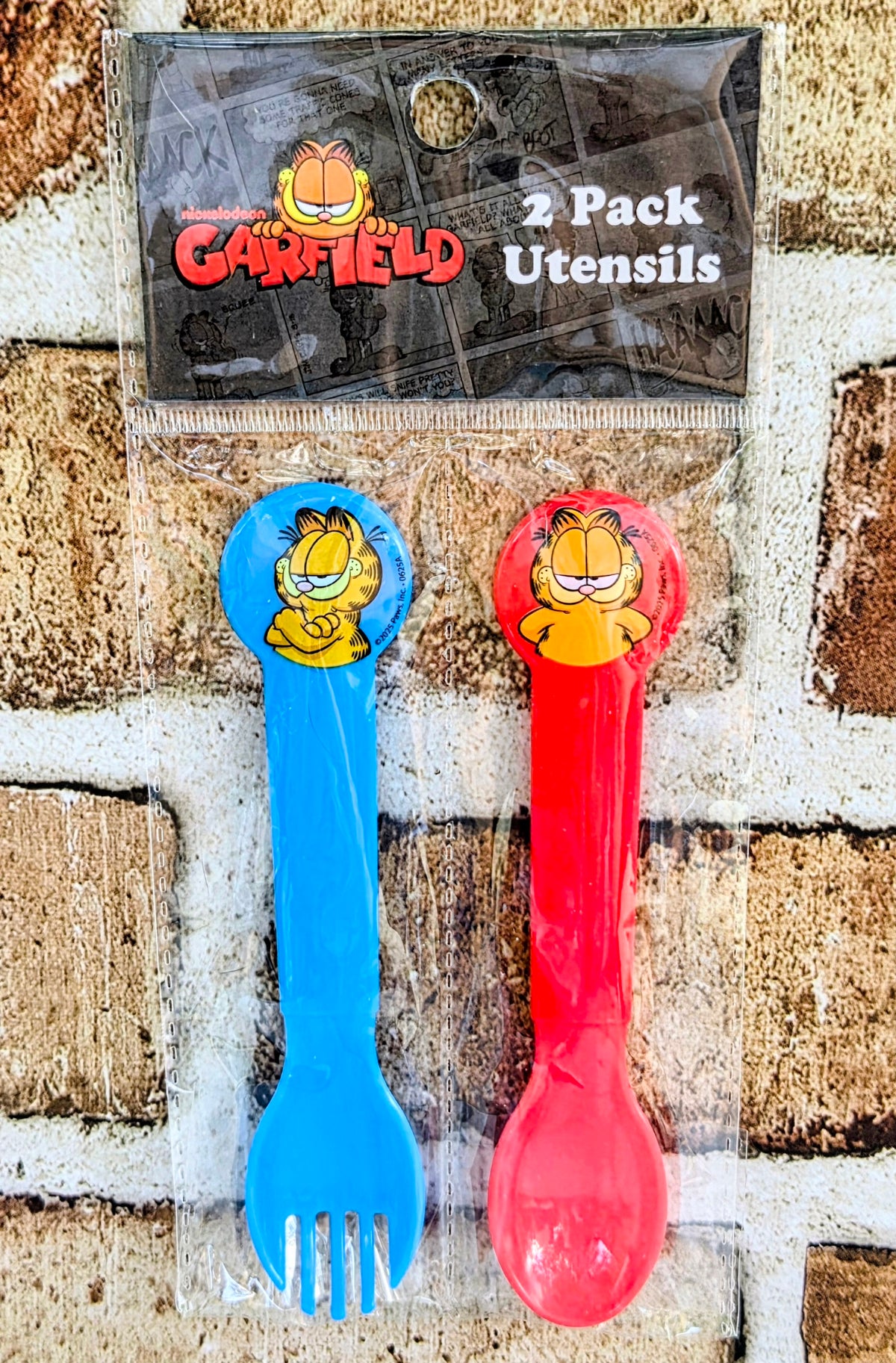 Set of 2 Garfield utensils in blister pack with blue fork and red spoon