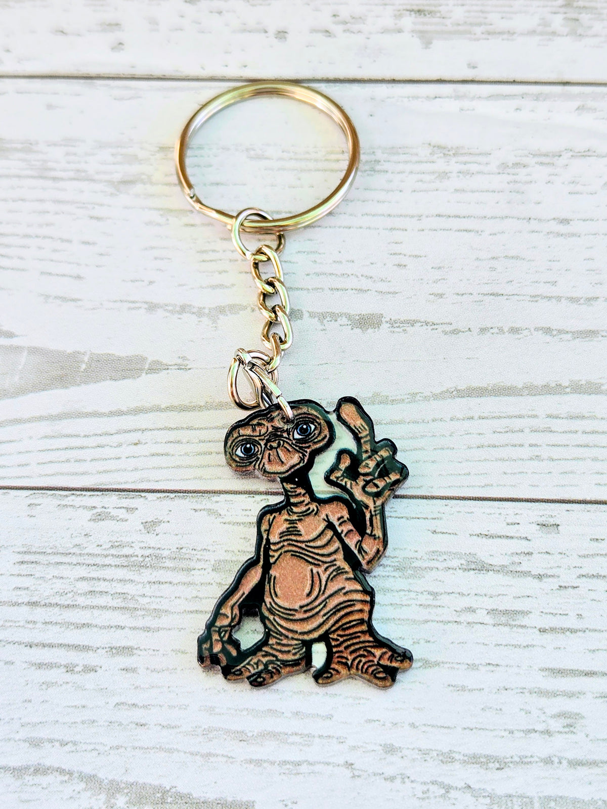 Acrylic E.T. keychain with gold ring and metal chain, standing alien with raised hand