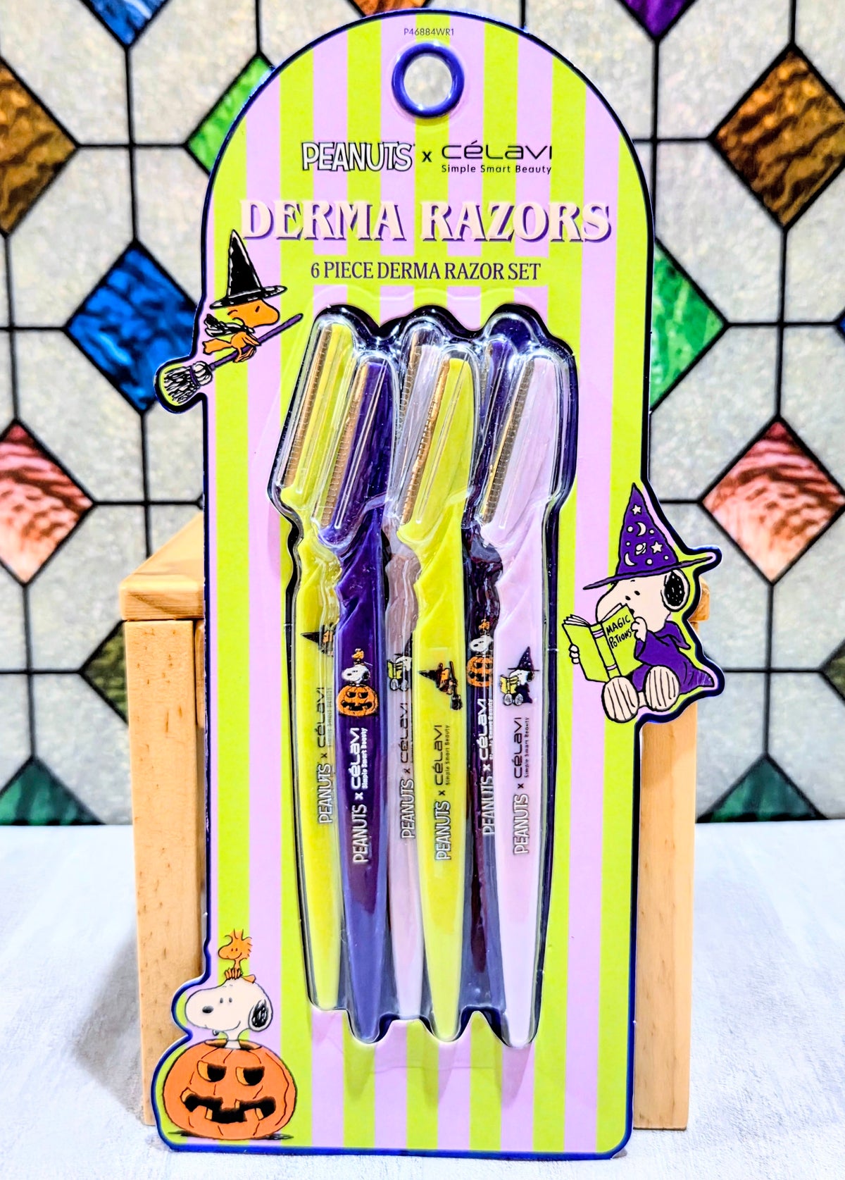 Snoopy-themed 6-piece Derma Razors blister card package