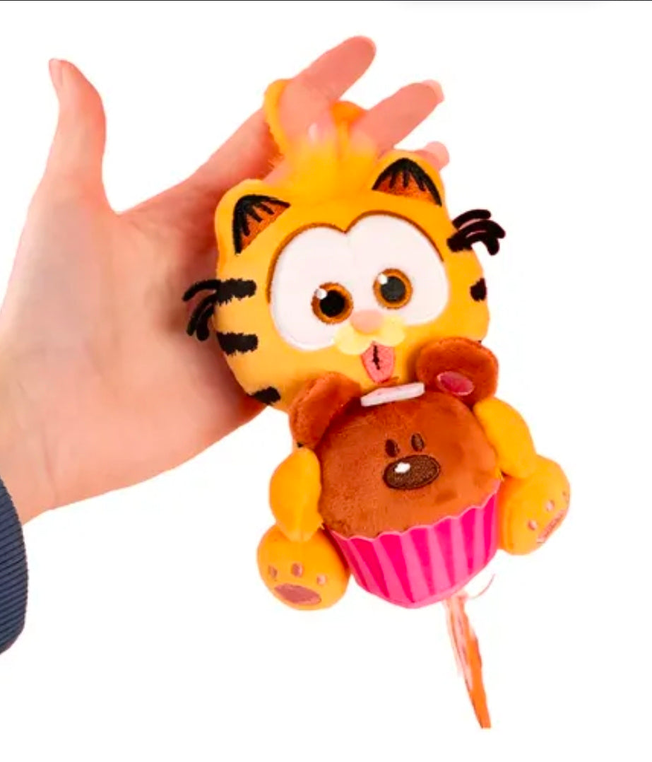 Garfield & Pooky Bear Cupcake Plush Keychain Clip NEW
