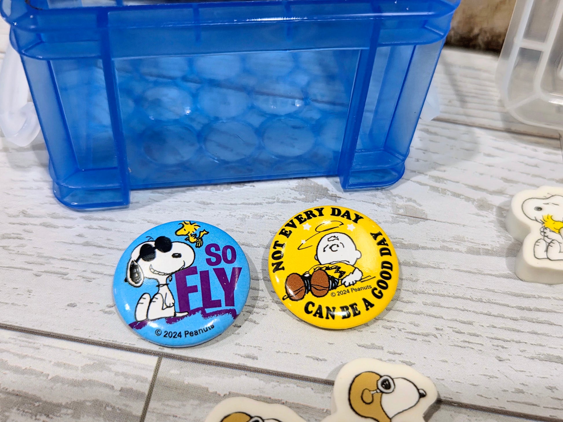 Snoopy round badge pins on mini desktop organizer box base