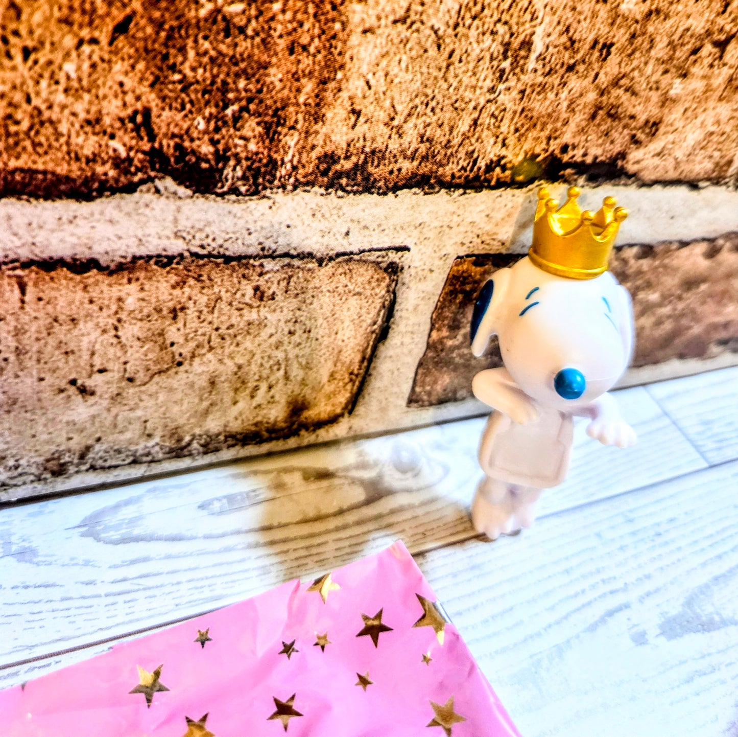 Snoopy Hippers King Snoopy Metallic Gold Crown Peanuts Sonny Angel Mini Figure