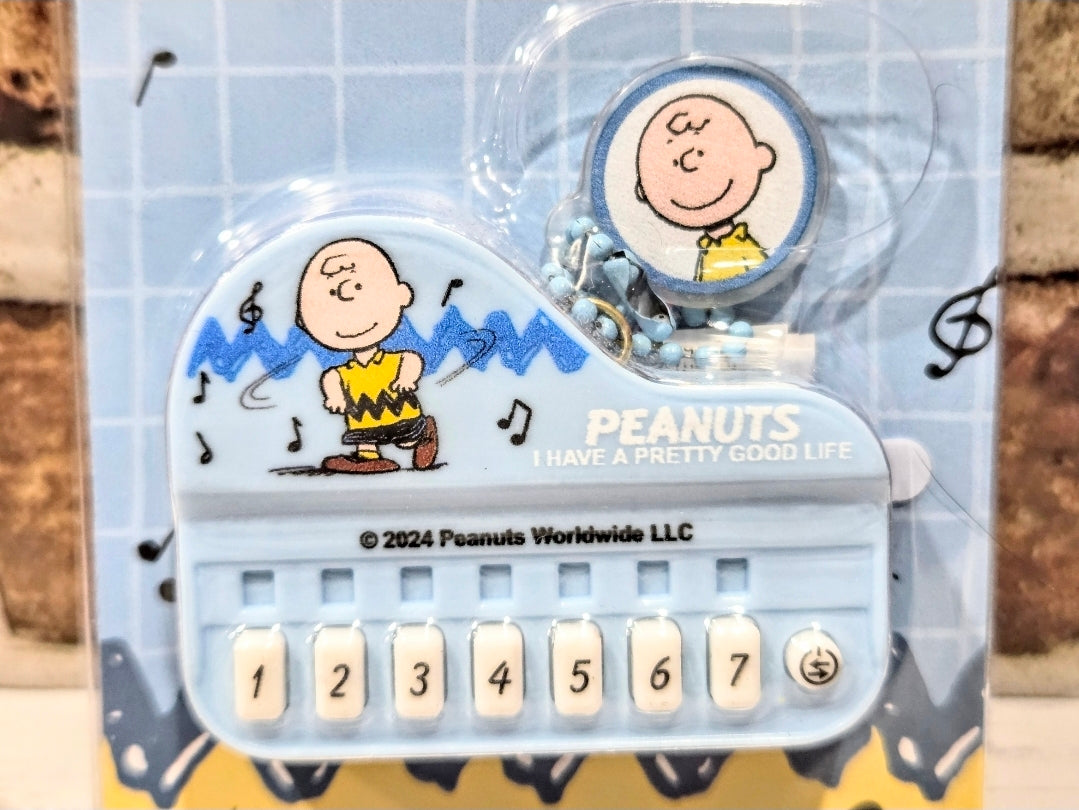 Miniso Charlie Brown Mini Electronic Keyboard Keychain Peanuts Colorful Life Piano Playable Keys Kawaii Collectible