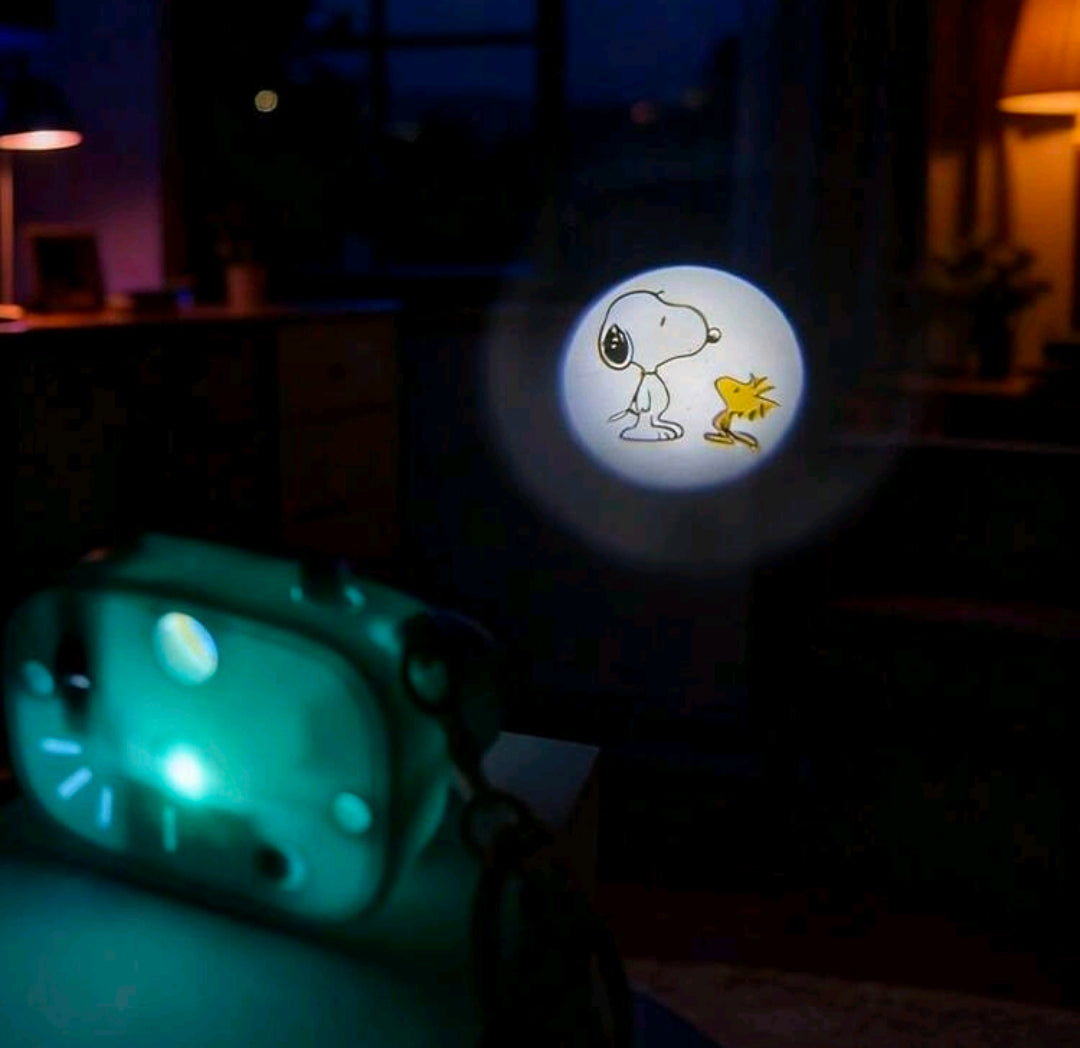 Miniso Snoopy Camera Keychain Light Projector Peanuts 4 Image Wrist Strap Woodstock Kawaii Collectible