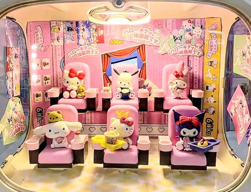 Mini movie theater blind box set with character figures on pink seats