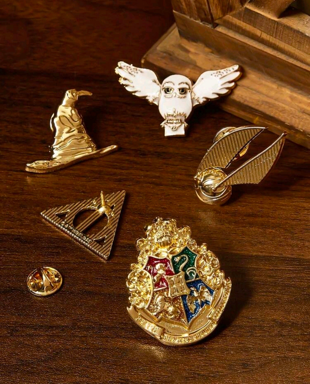 Harry Potter 5 Piece Enamel Pin Set Sorting Hat Snitch Hedwig