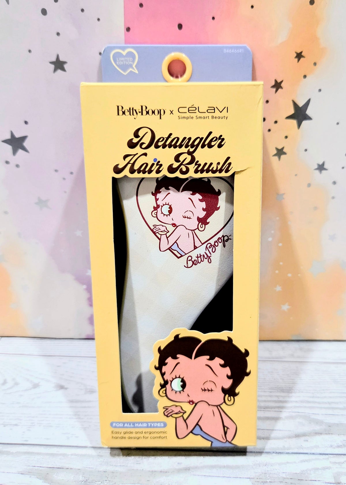 Limited-edition detangler hair brush set in display box, Betty Boop and Celavi branding