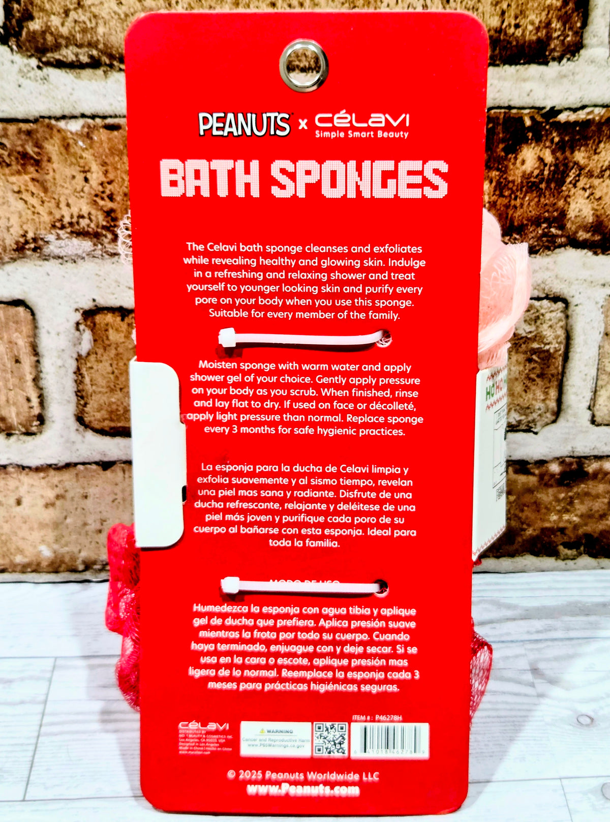 Peanuts Snoopy Christmas bath sponge gift set back of red packaging with two sponges visible