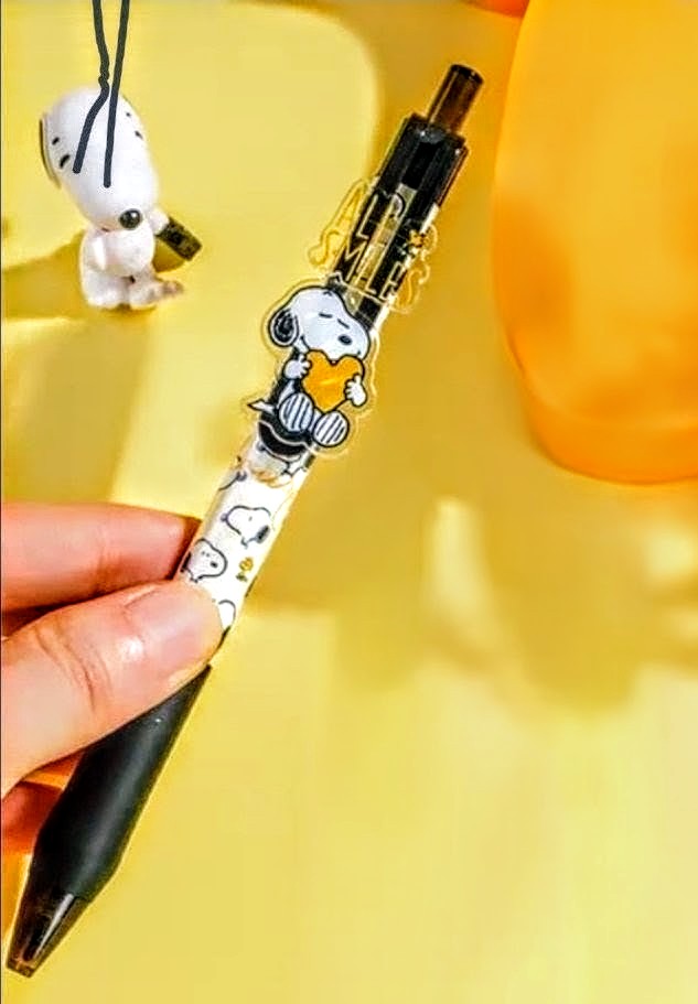 Joytop Peanuts Snoopy All Smiles Gel Pen Acrylic Charm Mini Keychain Notepad Set Kawaii Stationery