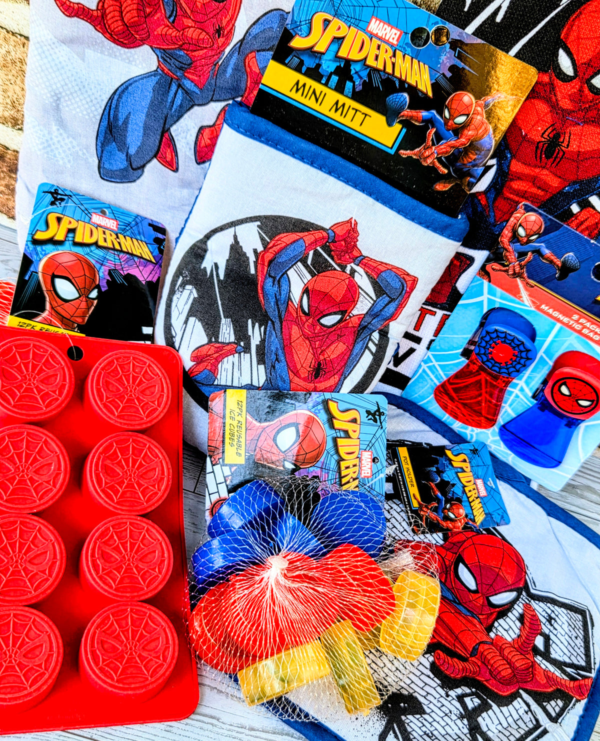 Spider-Man mini mitts and oven towel set with printed web city graphics