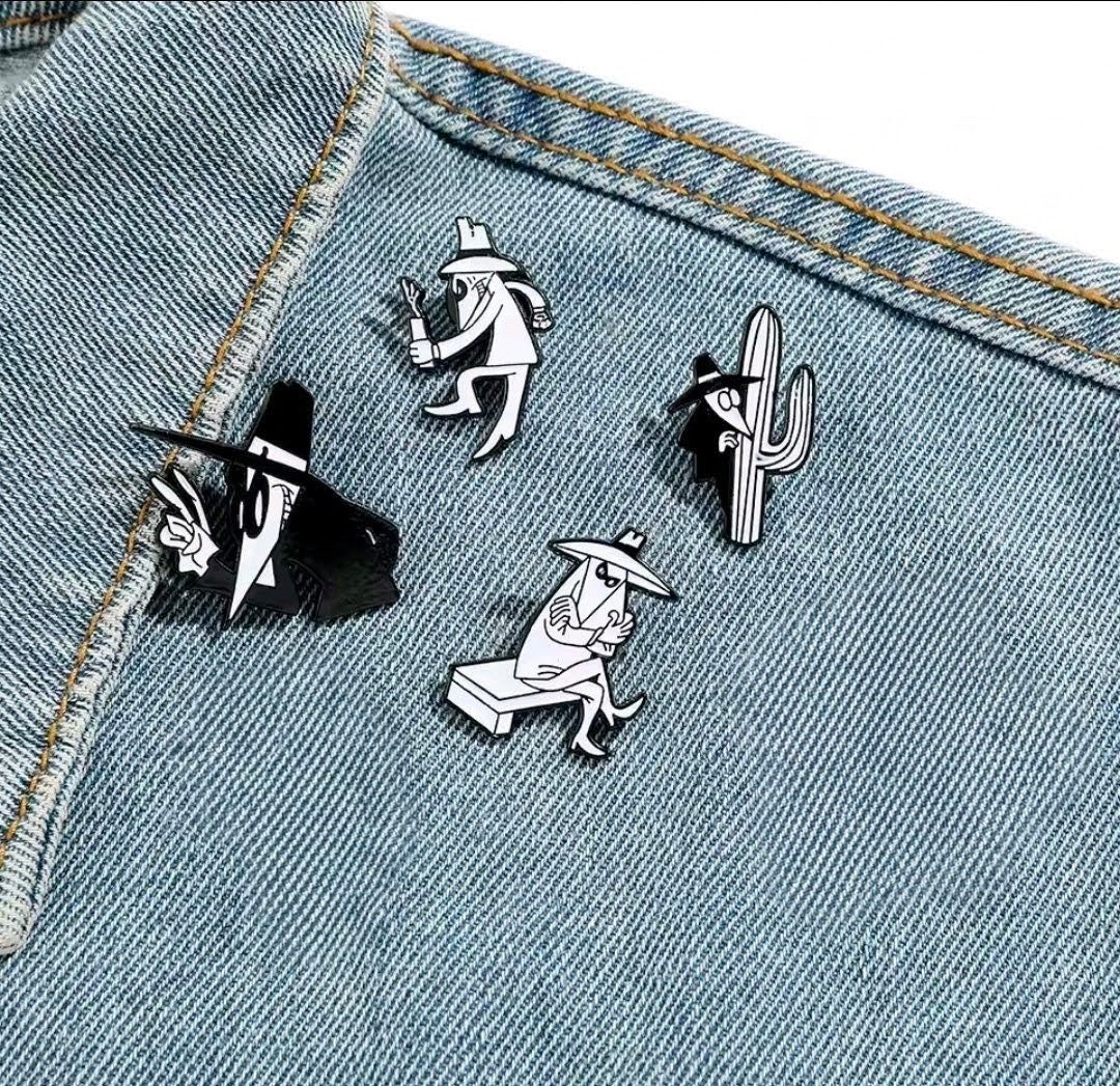 MAD Magazine Spy vs Spy 4pc Enamel Pin Set Retro NEW