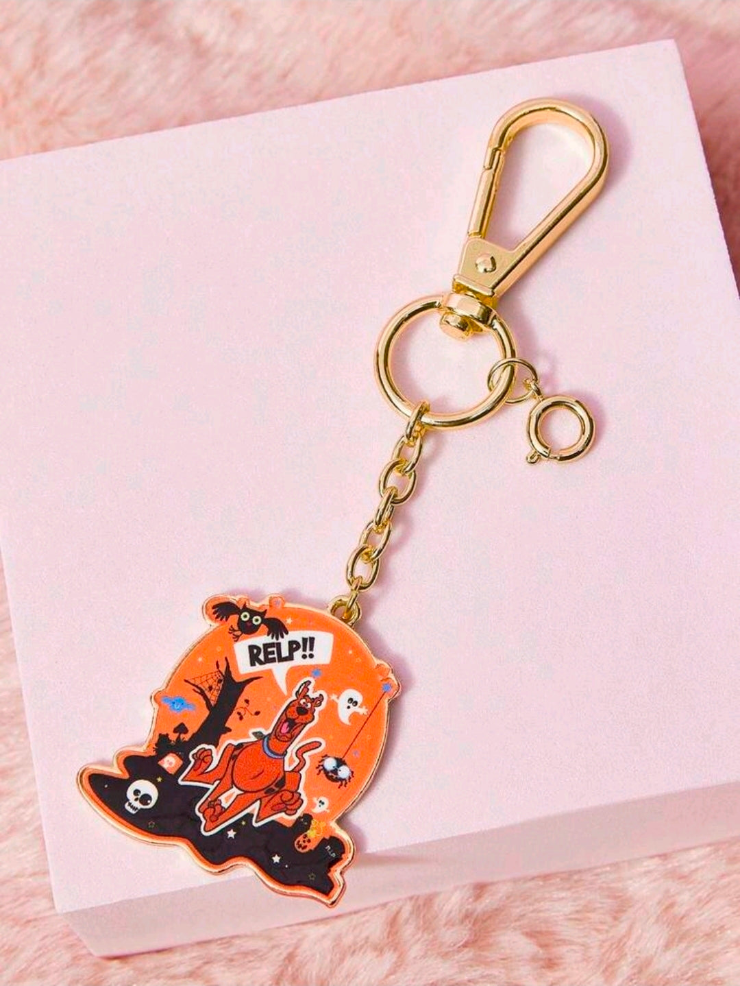 Gold-tone enamel keychain with orange Halloween Scooby-Doo charm and chain