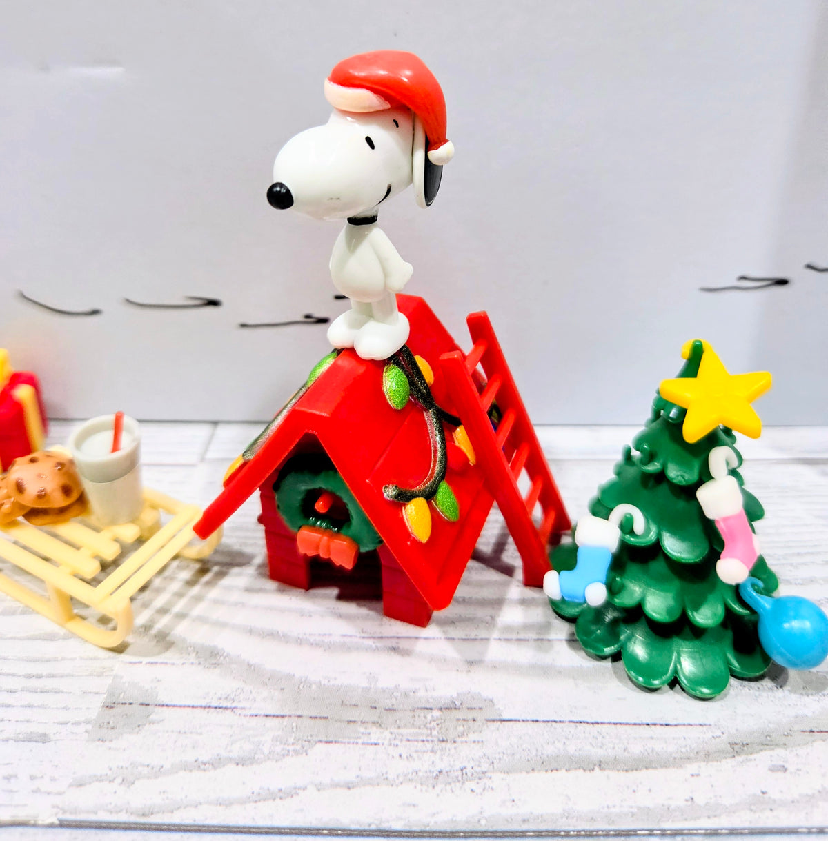 Peanuts Teeny Tinies Snoopy's Very Merry Christmas Mini Playset 14pc