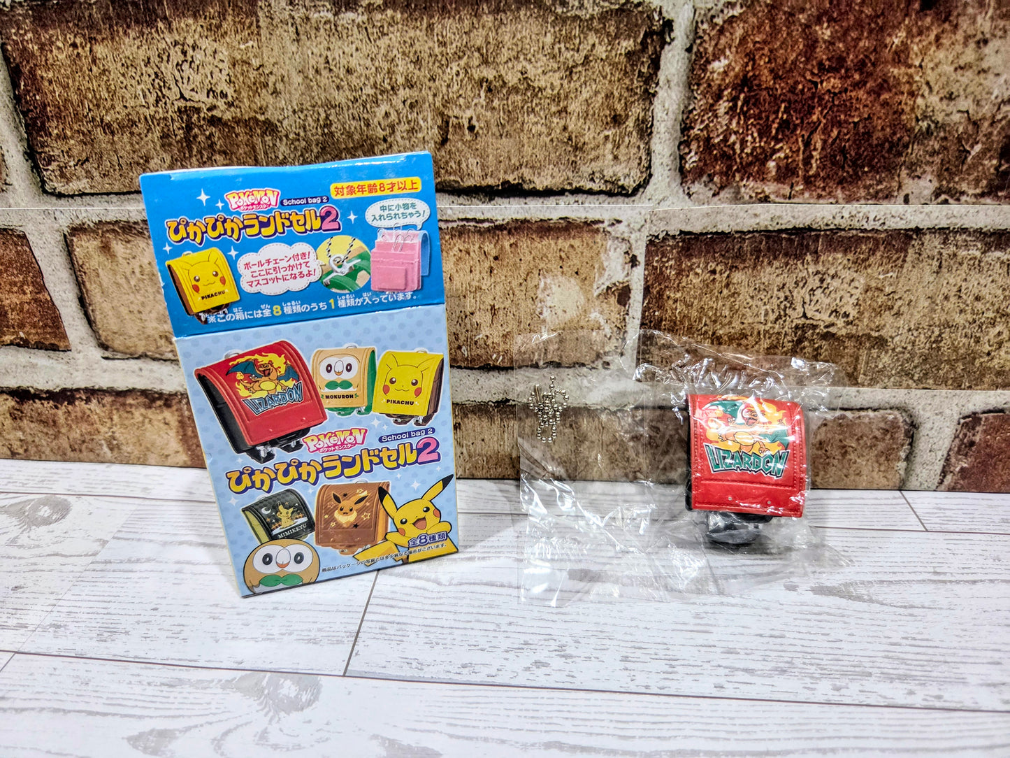 Mini school bag figure set in plastic with red Charizard mini bag
