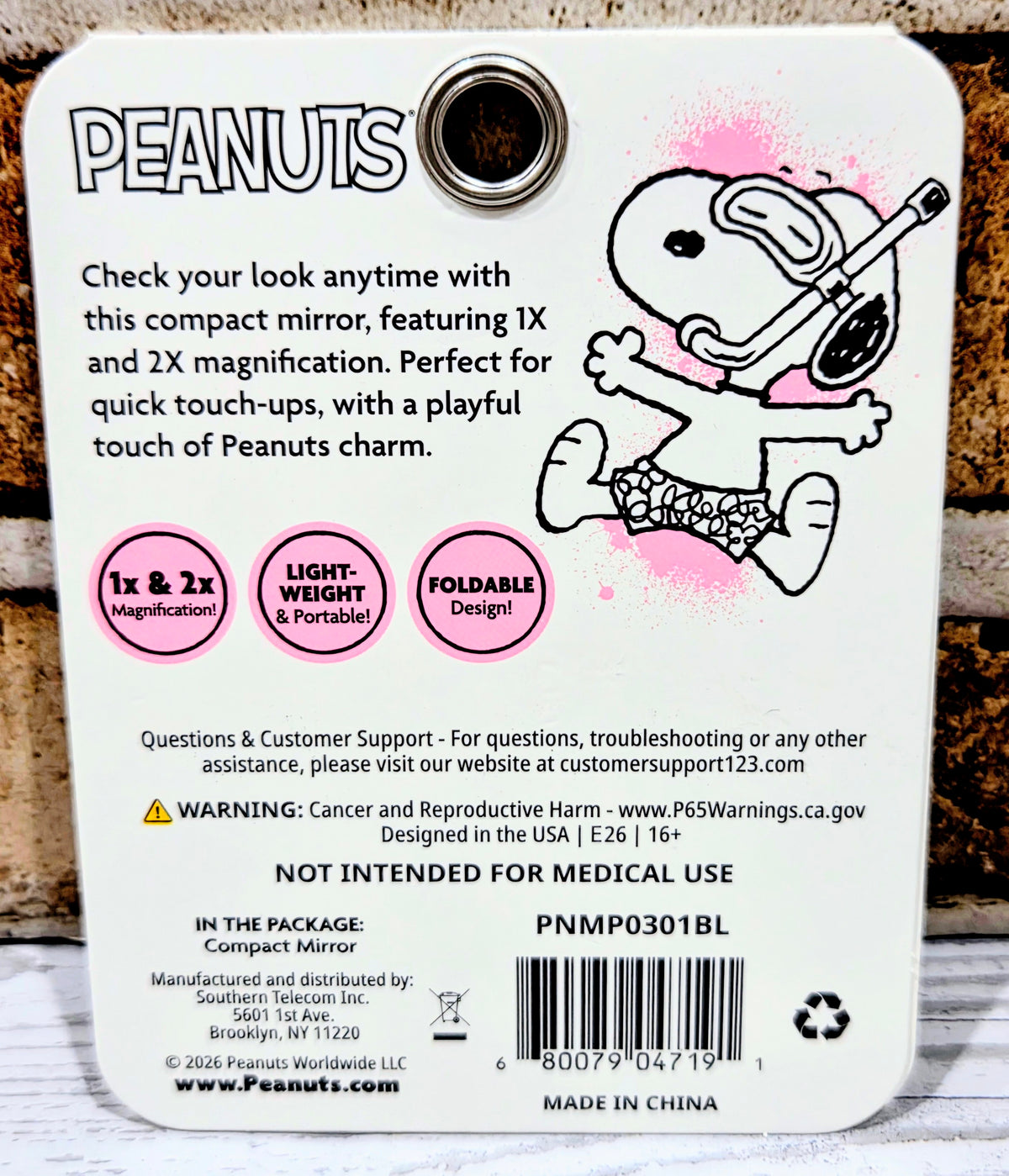 Compact magnifying mirror gift set label with Snoopy, suction grip, 1x & 2x