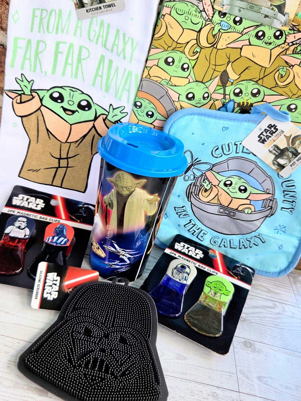 Star Wars kitchen gift set with tumbler, pot holder, clips, scrubber, towel, and accessories