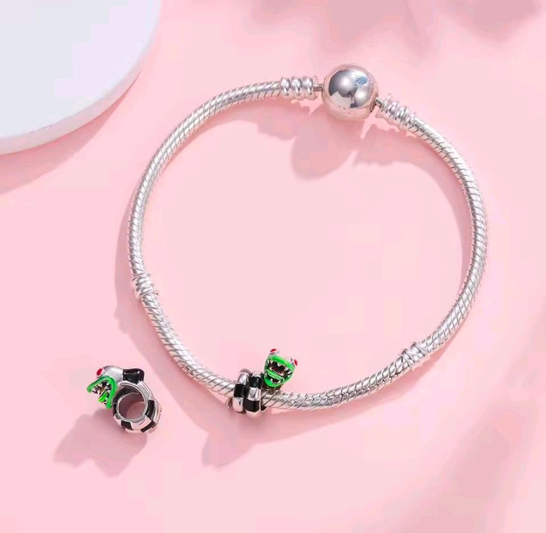 Snake-chain bracelet with S925 sandworm charm and lobster clasp, green and black enamel