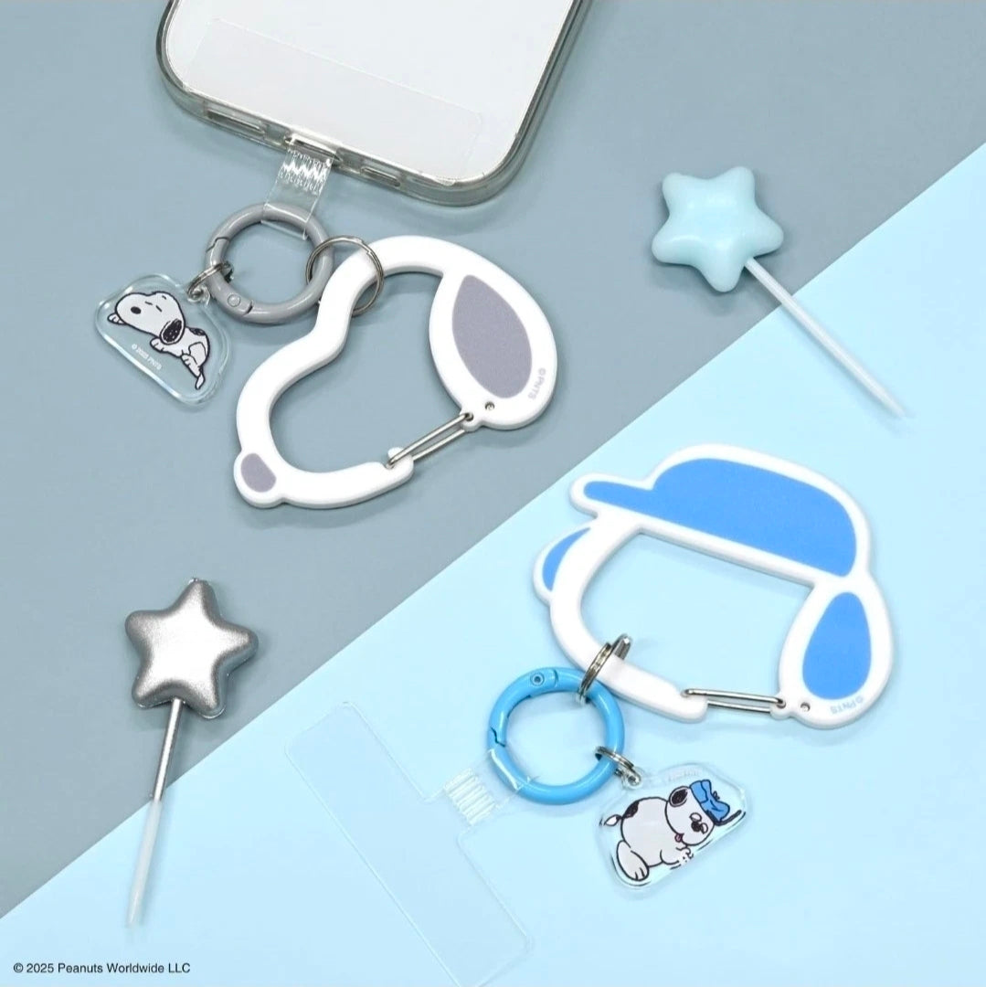 Carabiner keychain set with Snoopy charm and white/blue carabiners and stars