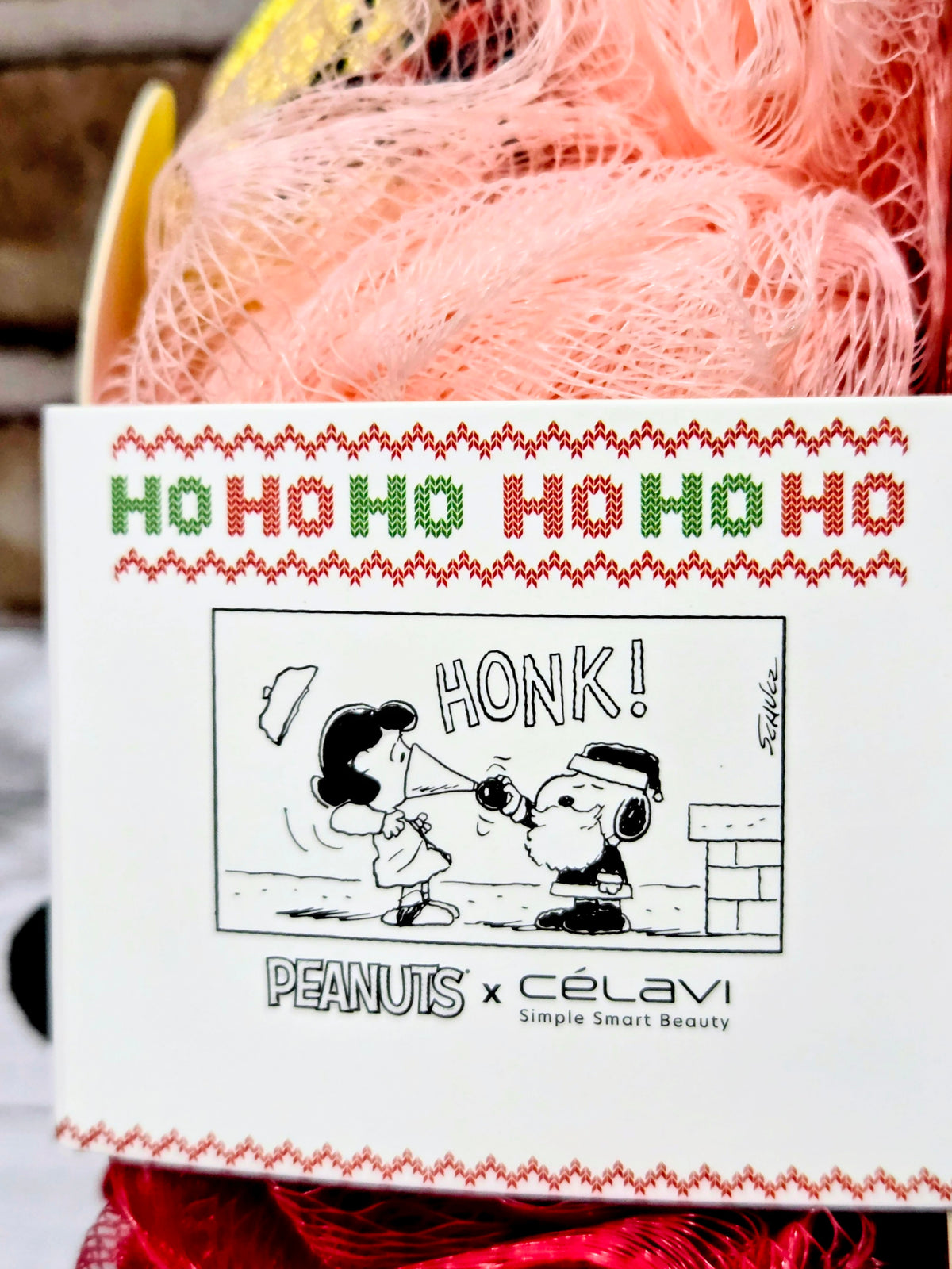 Peanuts Snoopy 2-piece Christmas bath sponge gift set with pink mesh sponges