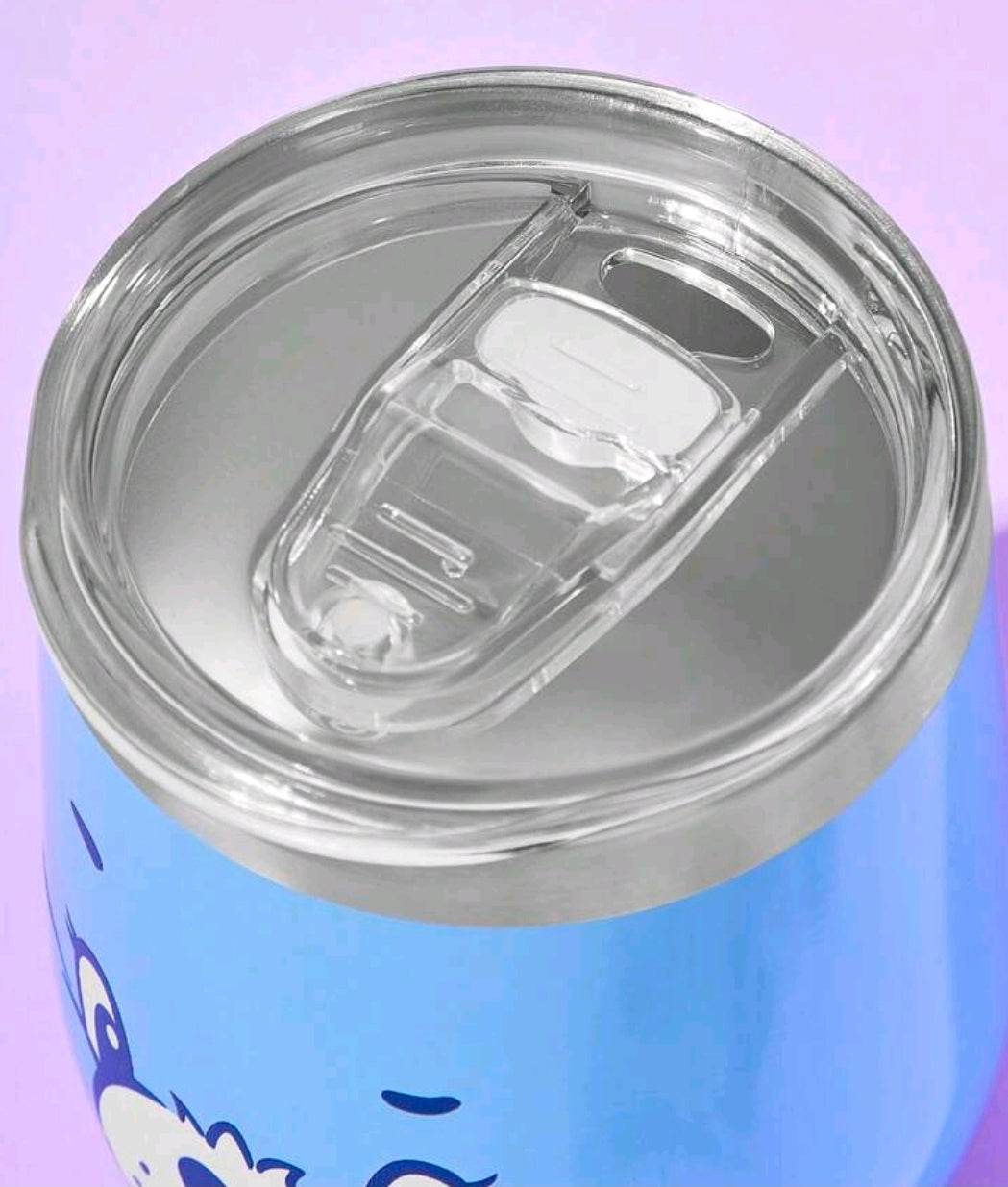 Blue insulated tumbler with clear lid showing drinking opening