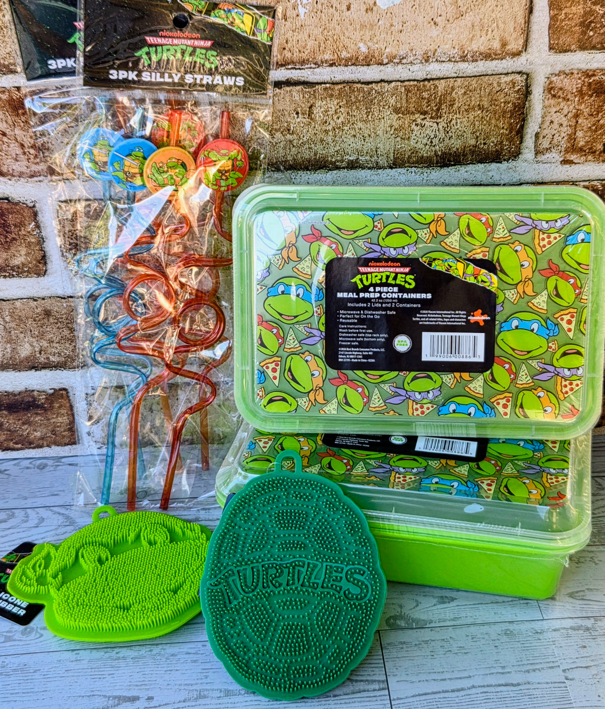 Set view with green scrubber pads, Turtle meal prep containers, and silly straws