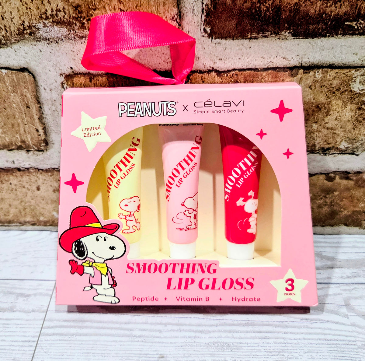 Limited edition Snoopy smoothing lip gloss gift set box with 3 pieces