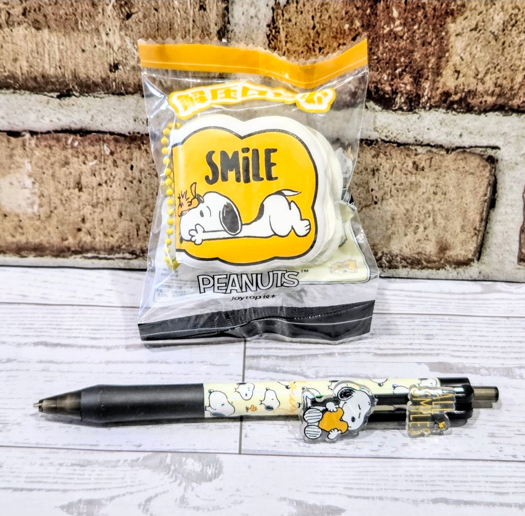 Joytop Peanuts Snoopy All Smiles Gel Pen Acrylic Charm Mini Keychain Notepad Set Kawaii Stationery