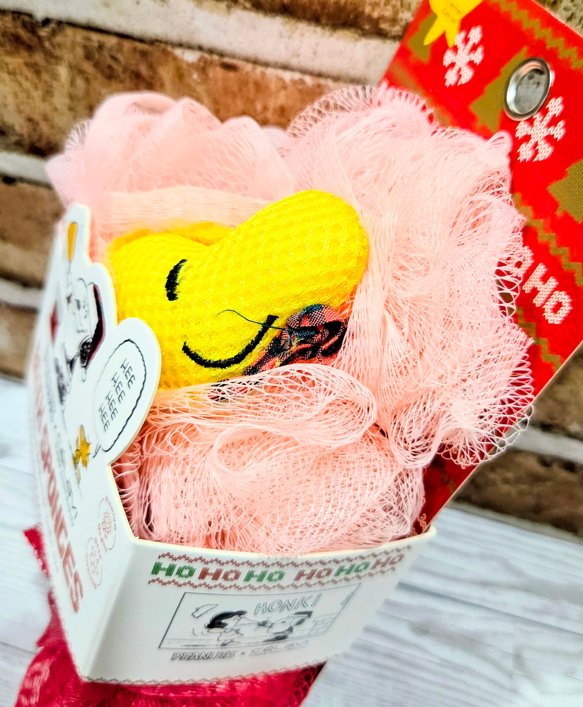 Snoopy Christmas bath sponge gift set with pink mesh and yellow character sponge