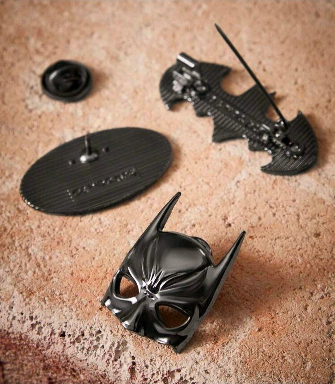 Batman 3 Piece Enamel Pin Set Bat Signal Mask Licensed
