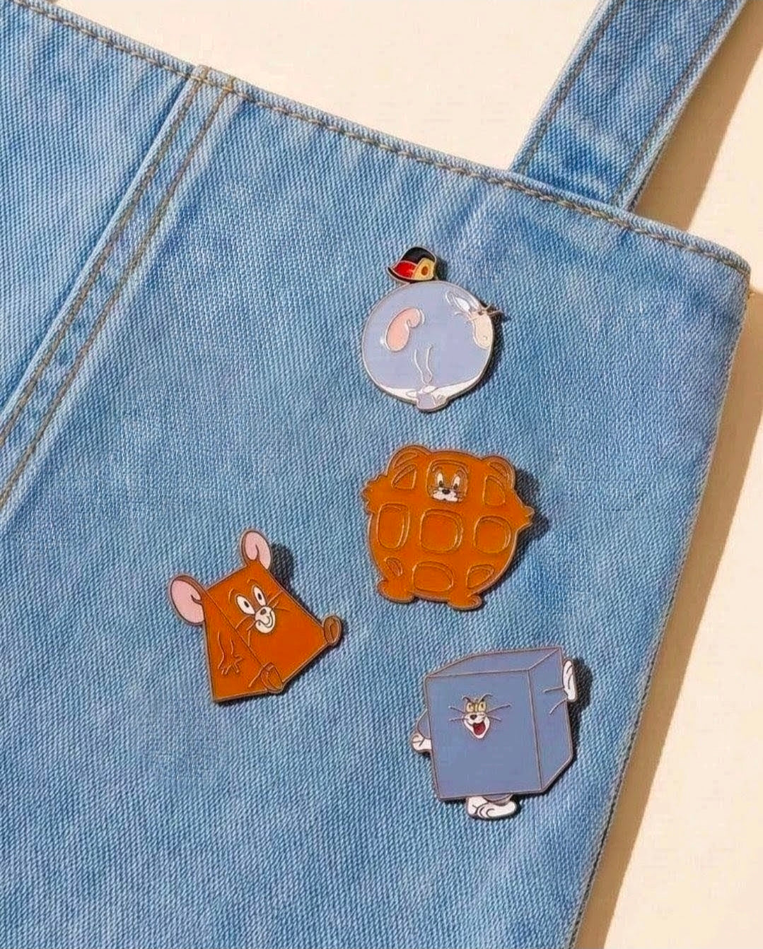 Tom & Jerry 4-Piece Cartoon Physics Hard Enamel Lapel Pin Set