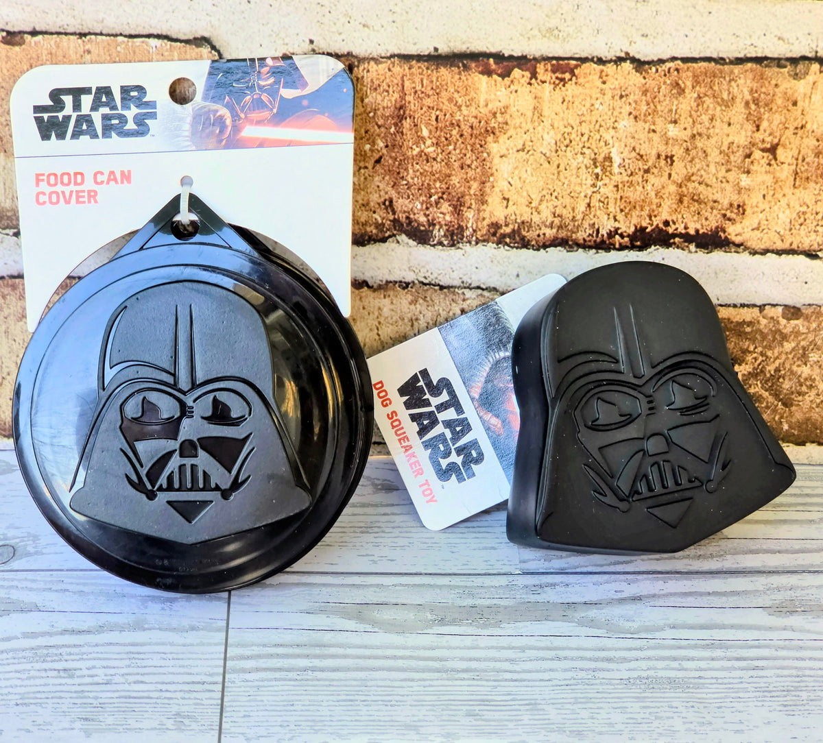 Star Wars food can cover set with Darth Vader squeaker toy