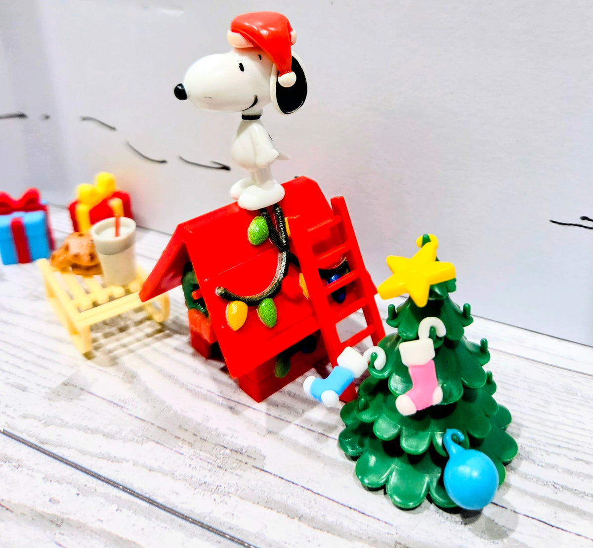 Peanuts Teeny Tinies Snoopy's Very Merry Christmas Mini Playset 14pc