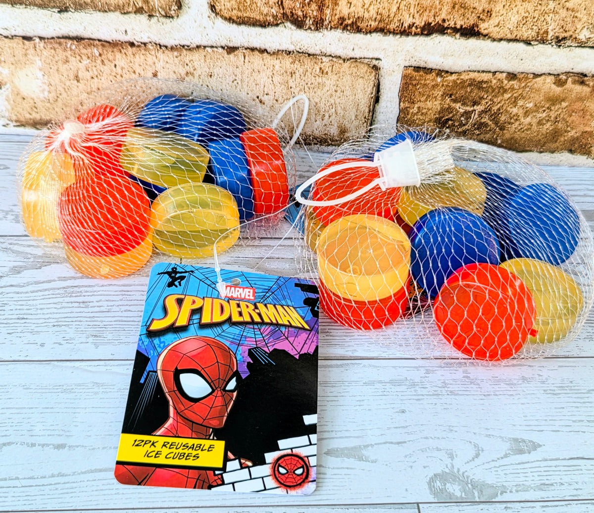 Spider-Man mini mitt package with mesh-filled ice cubes and colorful molded pieces