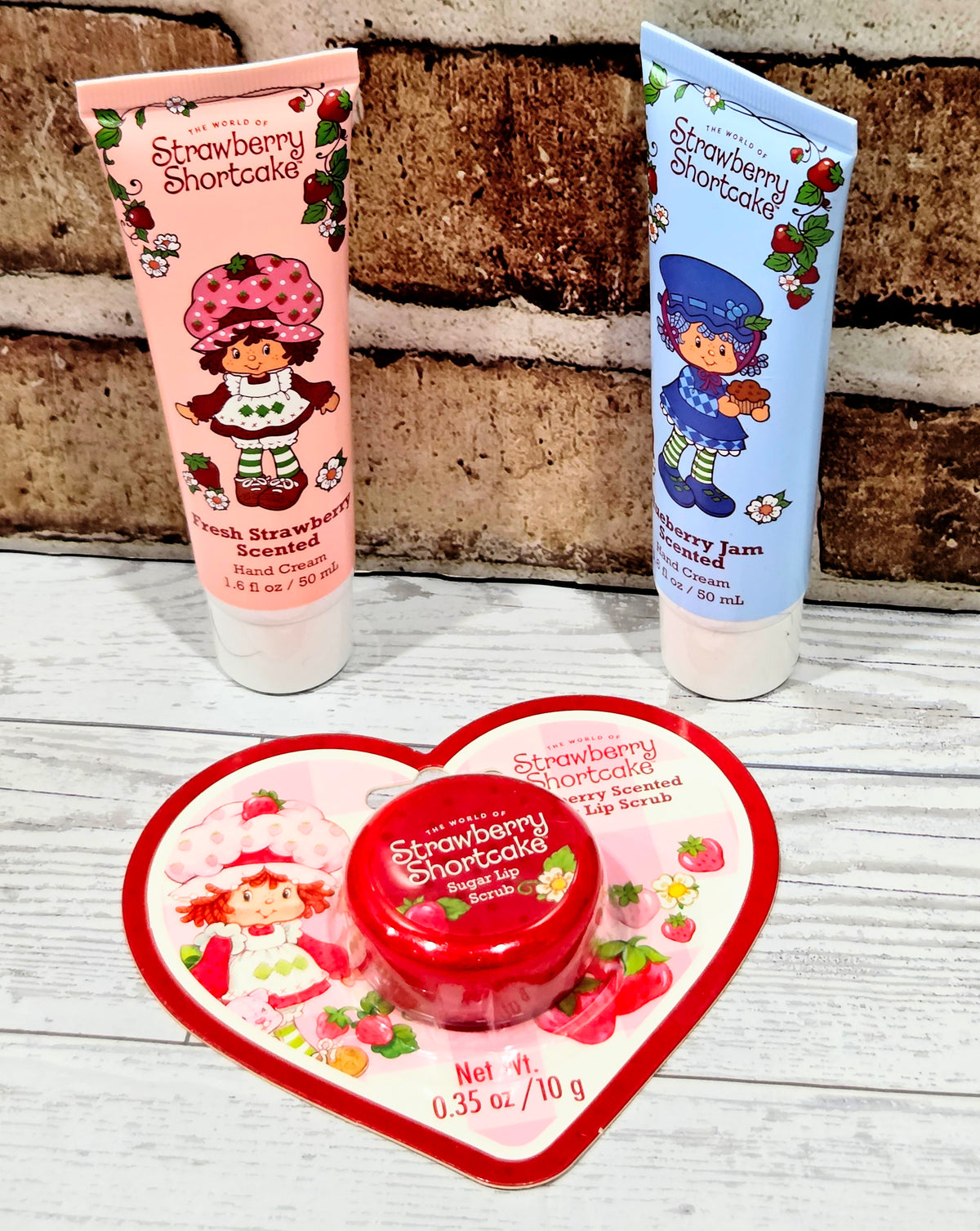 3-piece Strawberry Shortcake beauty gift set with two hand creams and lip scrub tray