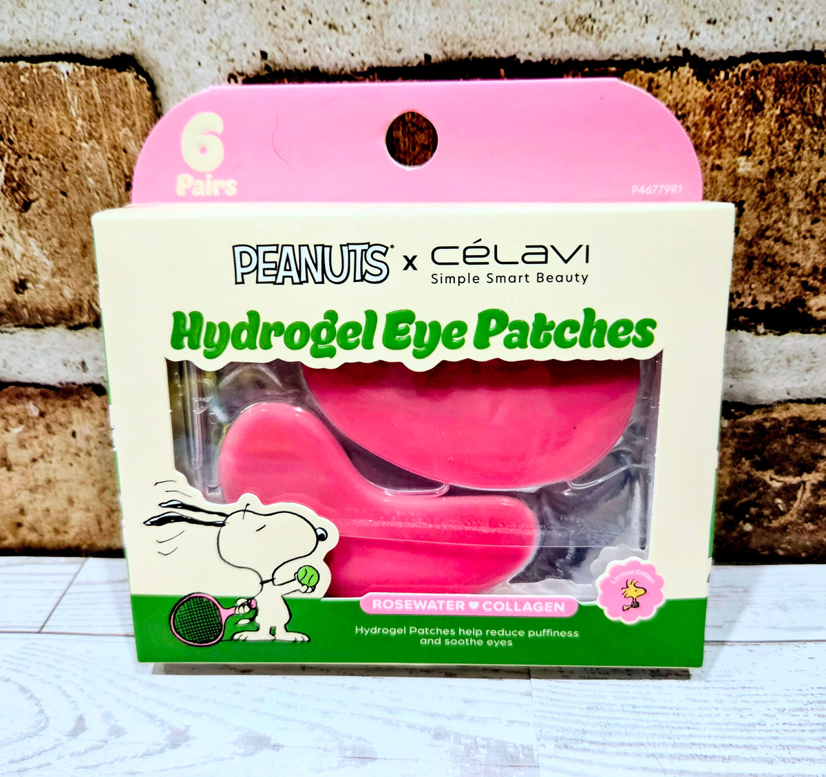 "Love All, Glow All" Snoopy Tennis Charm Brush & Hydrogel Eye Patches Gift Set