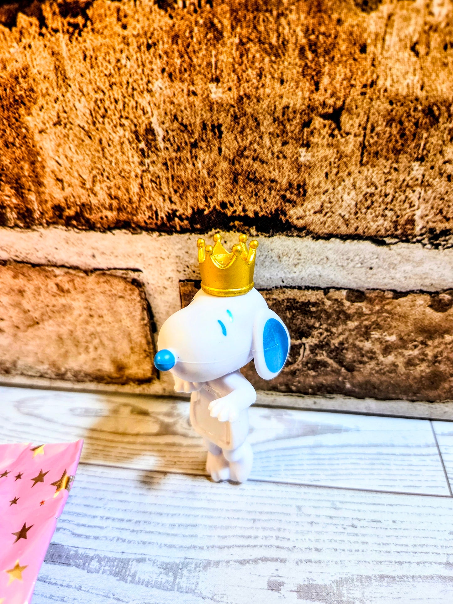 Snoopy Hippers King Snoopy Metallic Gold Crown Peanuts Sonny Angel Mini Figure