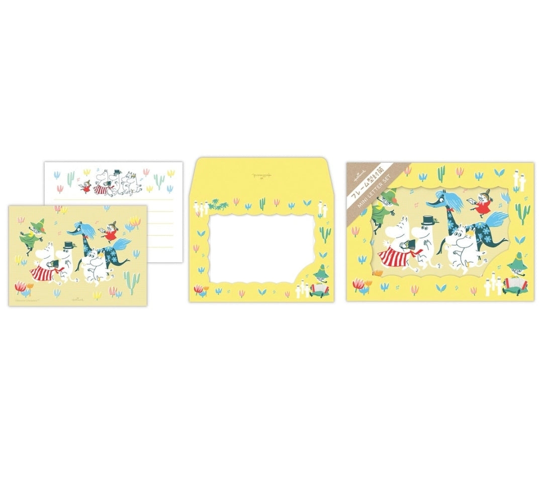 Scalloped yellow mini envelope with two character notecards, set of letter stationery