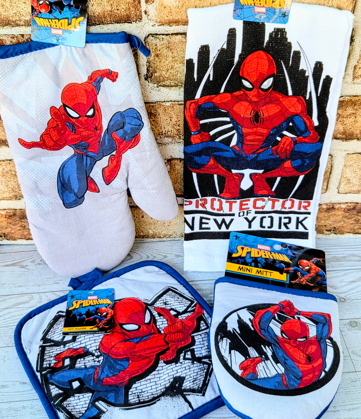 Spider-Man oven mitt and kitchen towel set with 'Protector of New York' design